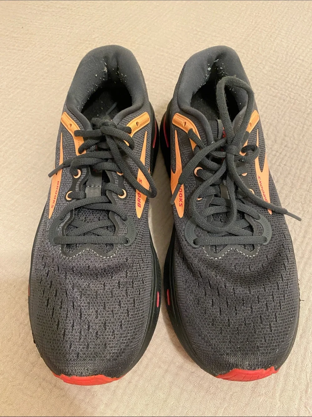 Brooks Ghost Max gray Running Sneakers with Orange and Red Accents. Size 9.5